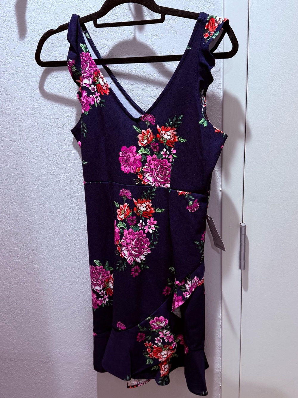 Sleeveless Floral V-Neck Women's Dress in Navy with Pink Flowers new with tags